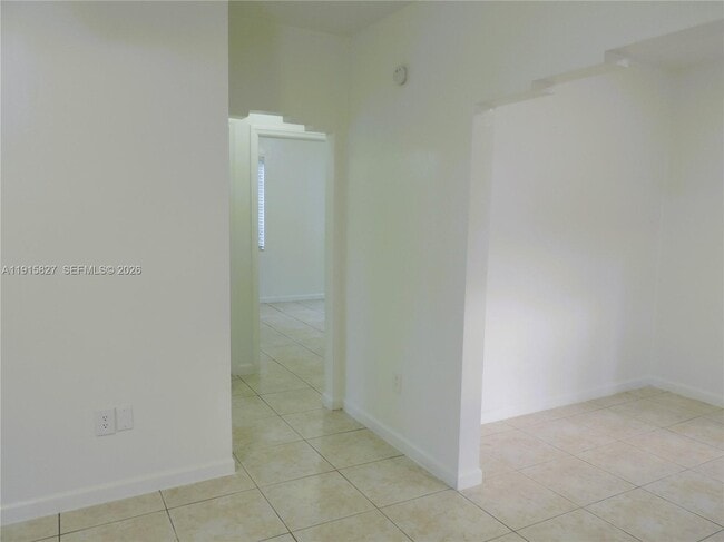 Building Photo - 3134 SW 25th Ter