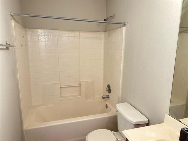 Building Photo - 301 Longshore Dr
