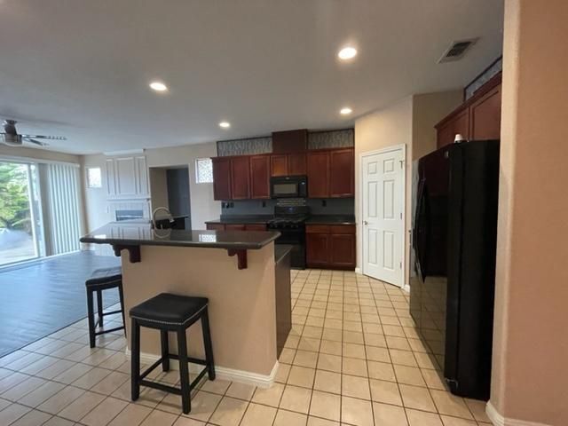 Building Photo - 1322 Yosemite Cir
