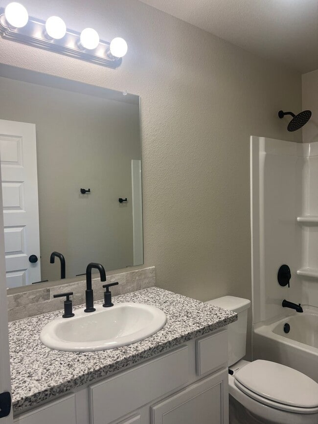 Building Photo - 3 bed 2 bath - Frenship ISD