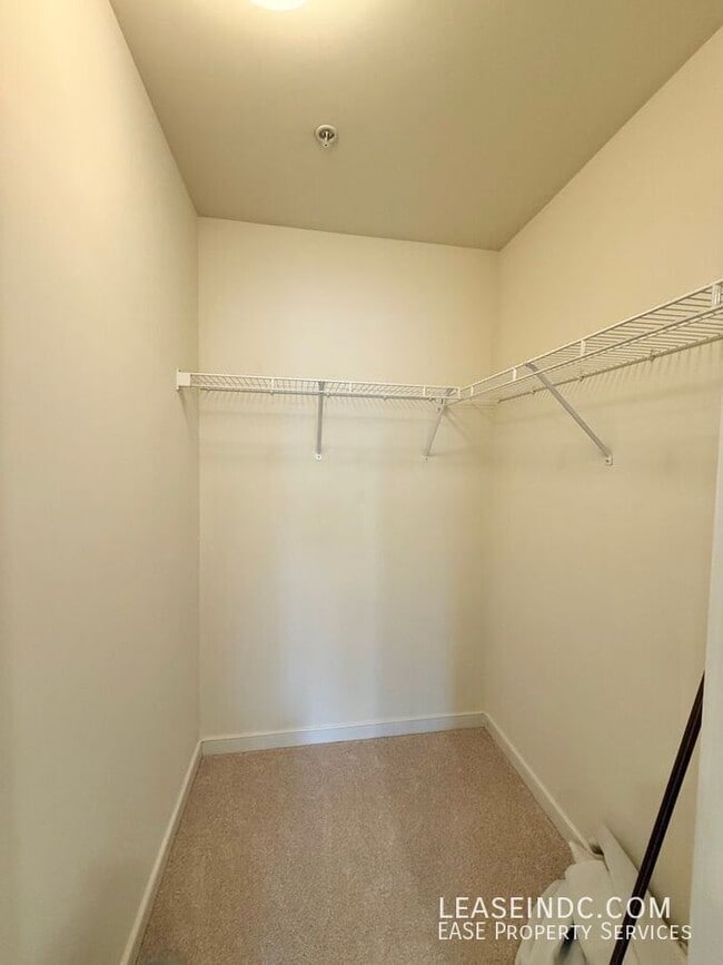 Building Photo - 1041 5th St SE