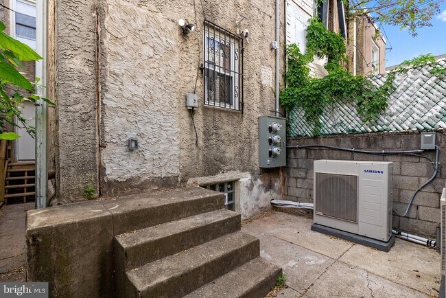 Building Photo - 13 S 55th St