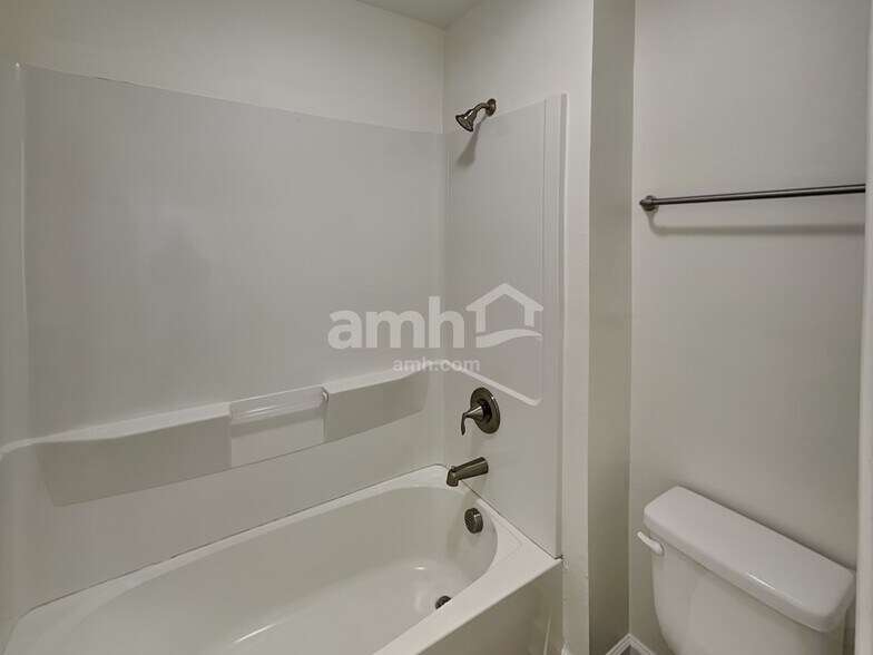 Building Photo - 315 Pine Terrace Dr