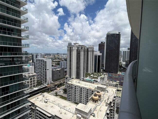 Building Photo - 1100 S Miami Ave