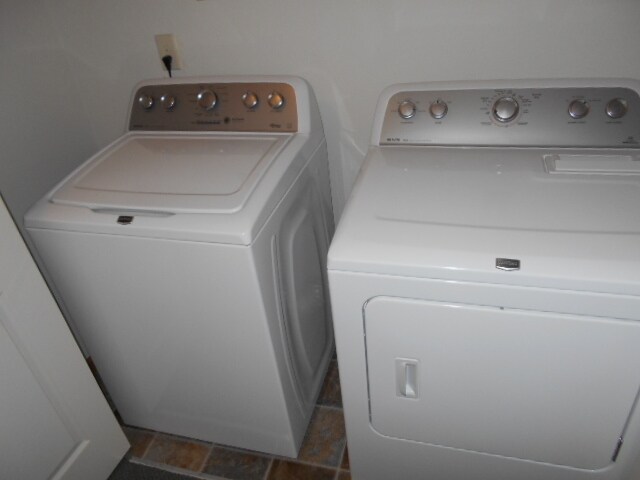 Building Photo - 646 SW Taft St