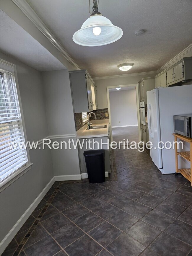 Building Photo - WOW! Fantastic 4Bedroom/ 2 Bath Ranch With All The Upgrades / Great Location / Popular Alexander ...