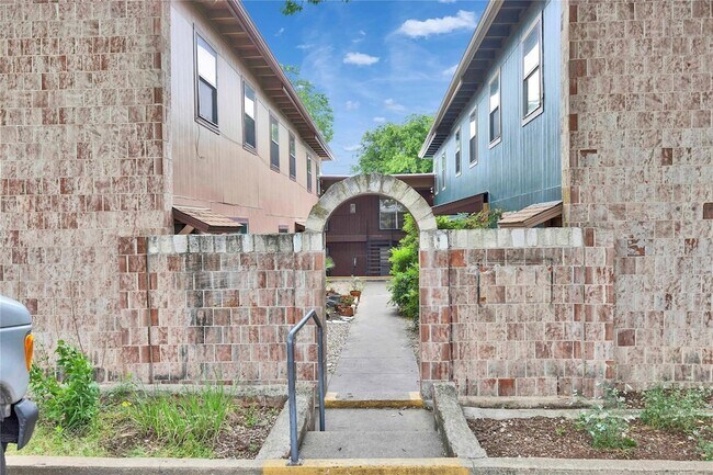Building Photo - 2314 Parker Ln