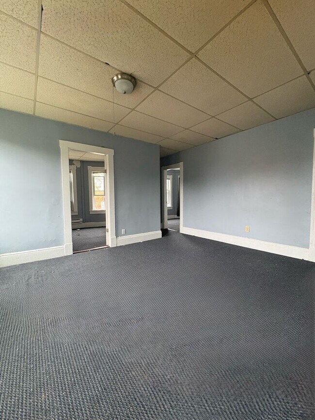 Building Photo - 5 Ellis Ave