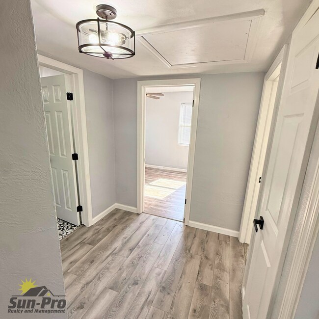 Building Photo - 332 S Seneca Blvd