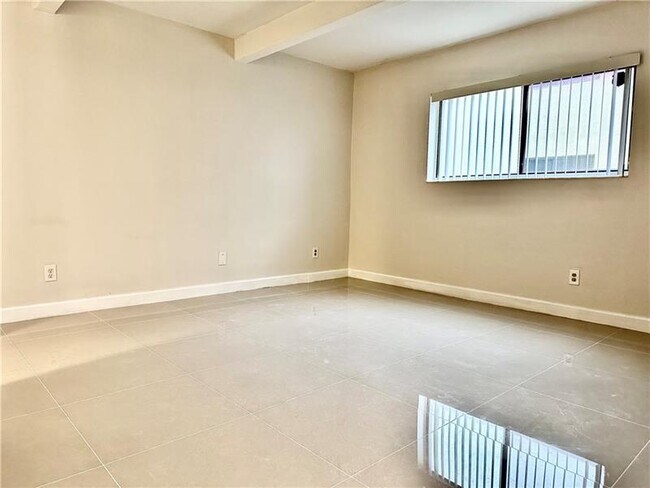 Building Photo - 1285 S Flagler Ave