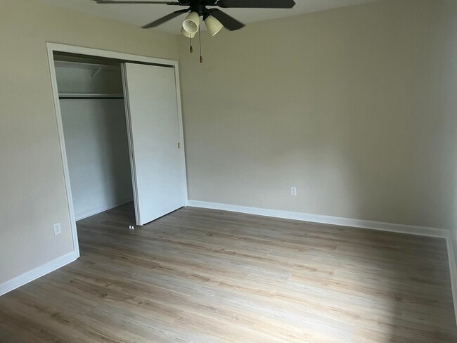 Building Photo - 706 Cottonwood Ct