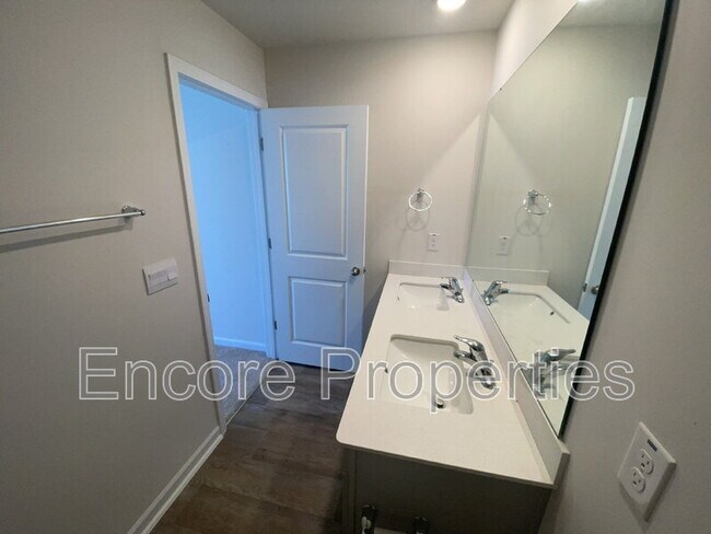 Building Photo - 35 March Crk Dr