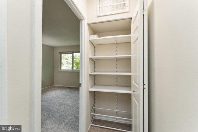 Building Photo - 10657 Spring Oak Ct