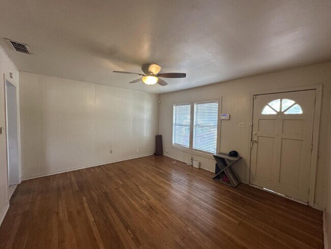 Building Photo - Four Bedroom in Tech Terrace or Three bed with extra space