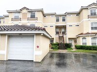 Building Photo - Beautiful 3 Bedroom 2.5 Bath 2 Story Key W...