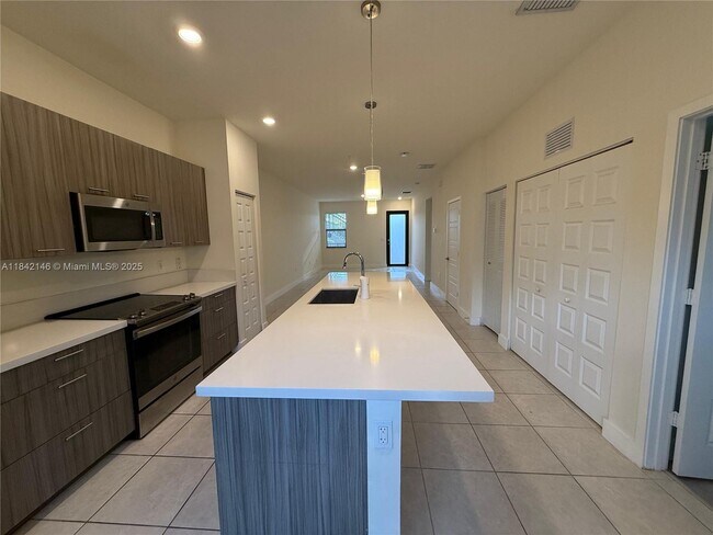 Building Photo - 8005 NW 104th Ave