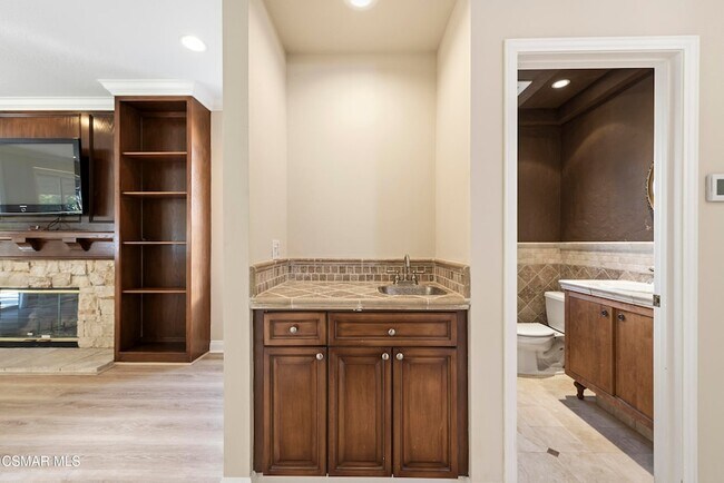 Building Photo - 1811 Fox Springs Cir