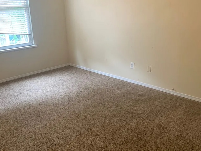 Building Photo - Lawrenceville Super spacious townhome