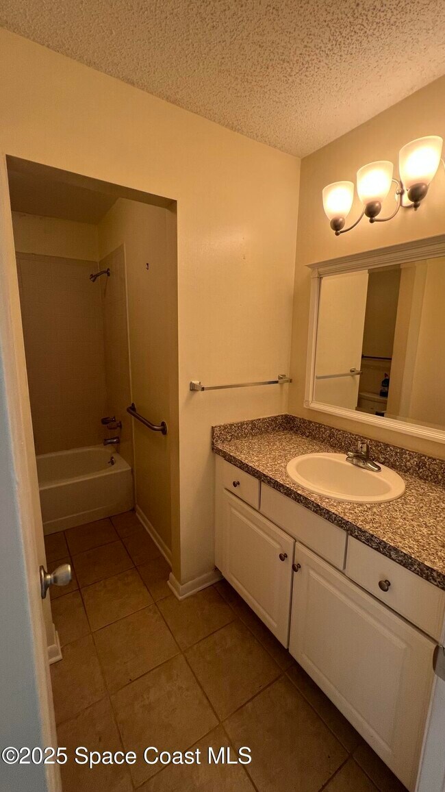 Building Photo - 3585 Sable Palm Ln