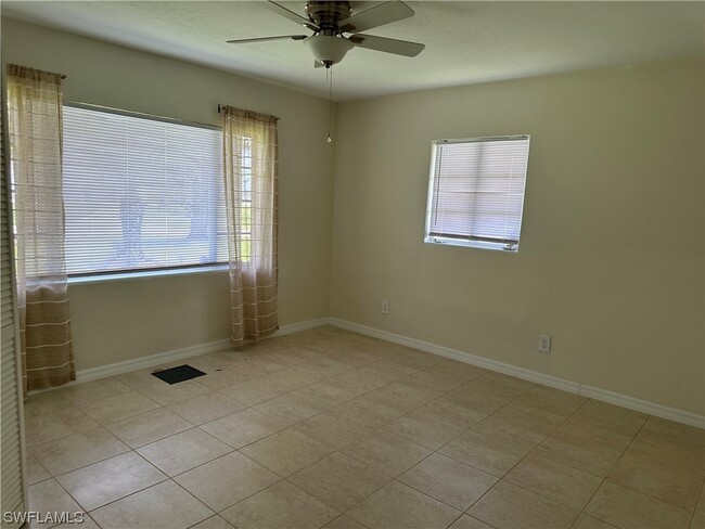 Building Photo - 4464 E Riverside Dr
