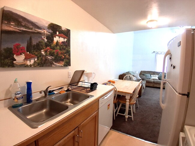 Building Photo - 62 W 700 N