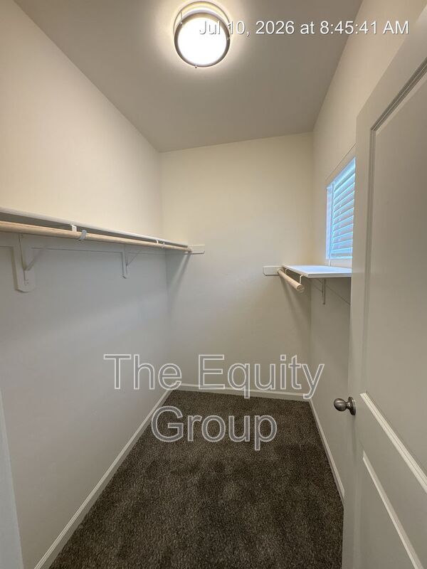 Building Photo - 723 S Pinkham St