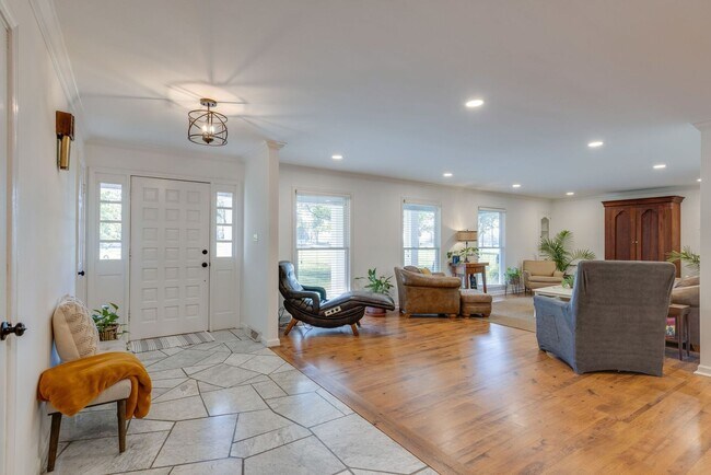 Building Photo - Stunner in North Columbia