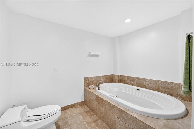 Building Photo - 2127 Brickell Ave