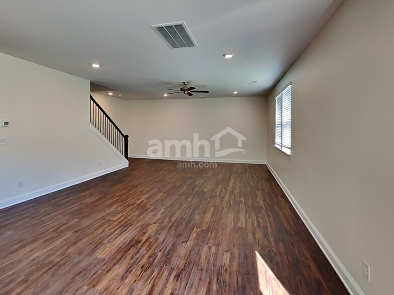 Building Photo - 7424 Garrett Ct