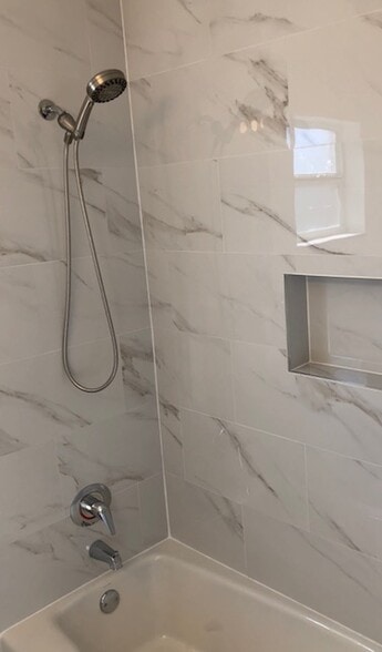 Building Photo - 449 Swallow Dr