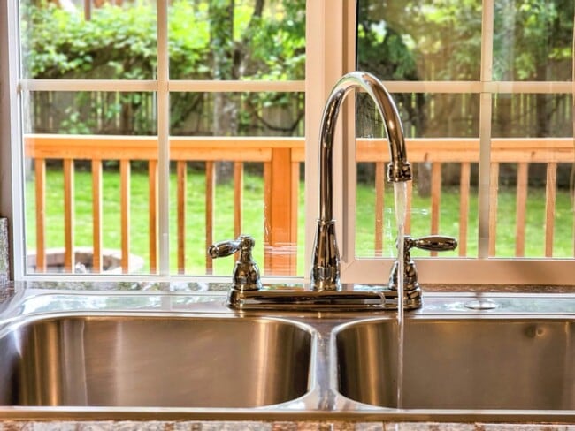 Building Photo - Welcome to your new home in the heart of Juanita!