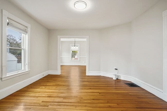 Building Photo - 16 Gordon St