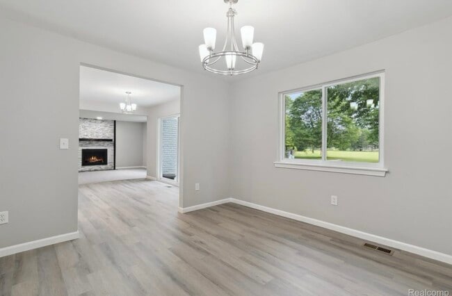 Building Photo - 6879 Brookshire Dr