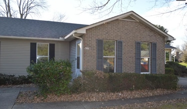 Building Photo - 1901 Steeplechase Ct