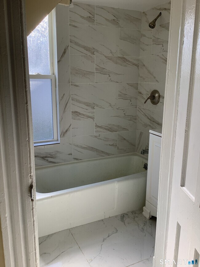 Building Photo - 10 Burritt Ave