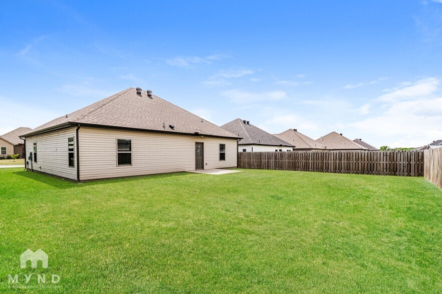 Building Photo - 1140 Sunshine Ct