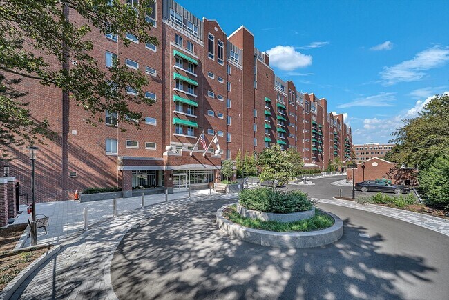 Building Photo - 6 Canal Park
