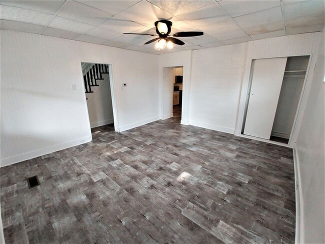 Building Photo - Top Notch Huge Stand Alone House - Quartz ...
