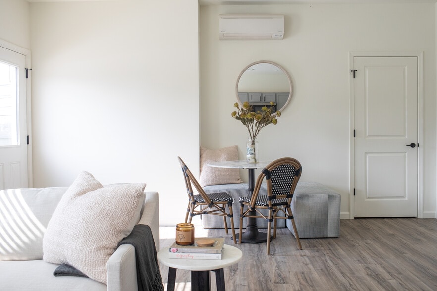 Building Photo - 17 S Main St