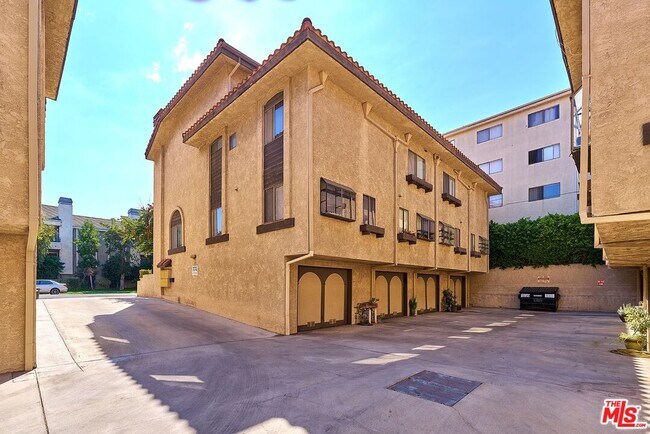 Building Photo - 10929 Morrison St