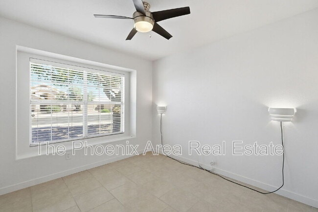 Building Photo - 507 W Nopal Ave