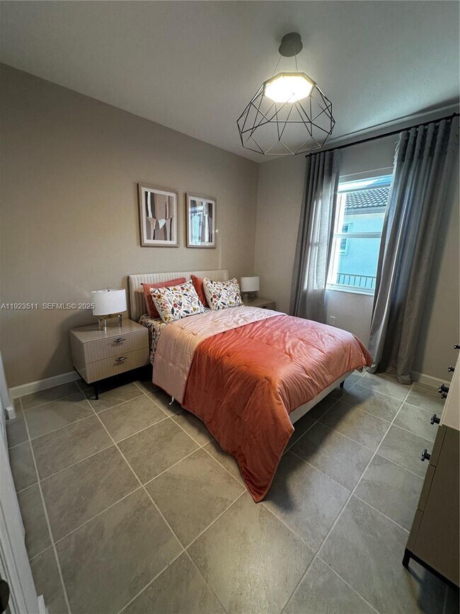 Building Photo - 2288 SE 30th St