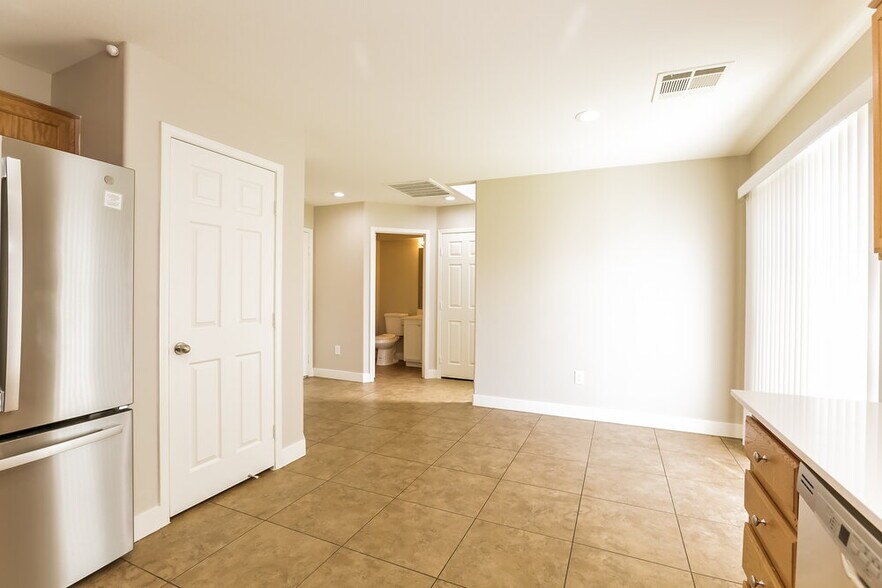 Building Photo - 10385 Adrianna Ave