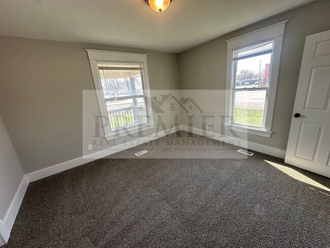 Building Photo - 184 W North St