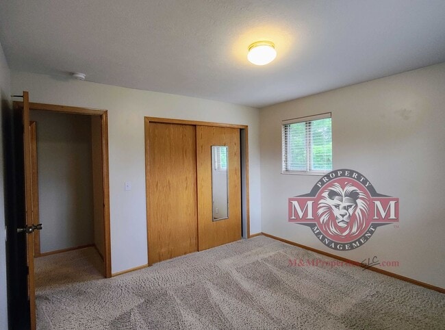 Building Photo - 5 BD 3 BA 2900 sq ft HOME IN DRAPER.