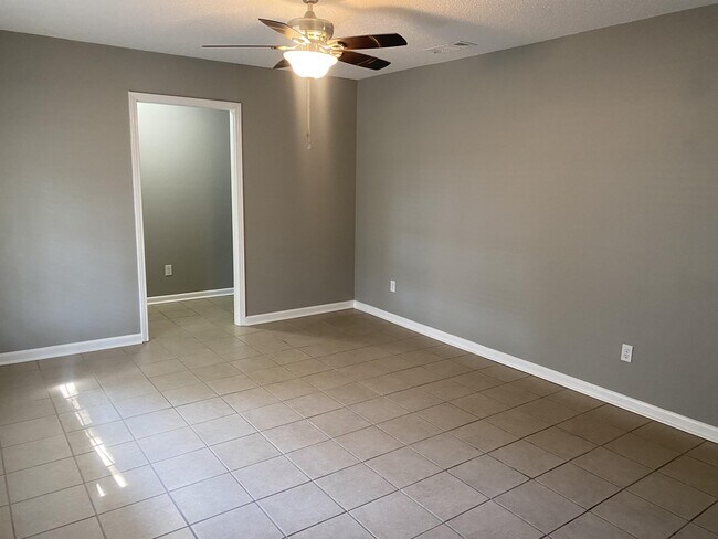 Building Photo - 400 S Dearborn St