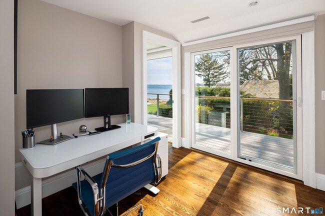 Building Photo - 187 Dolphin Cove Quay