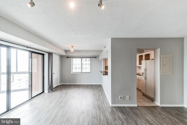 Building Photo - 900 N Stafford St