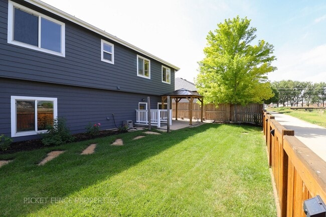 Building Photo - 4-Bedroom, 3-Bathroom Home in Windsor