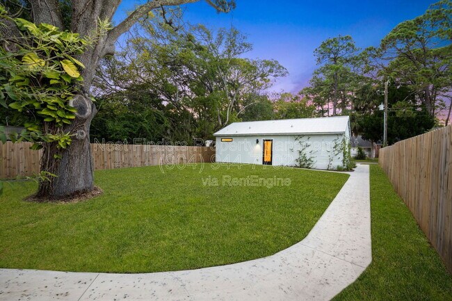 Building Photo - 581 Hazel St